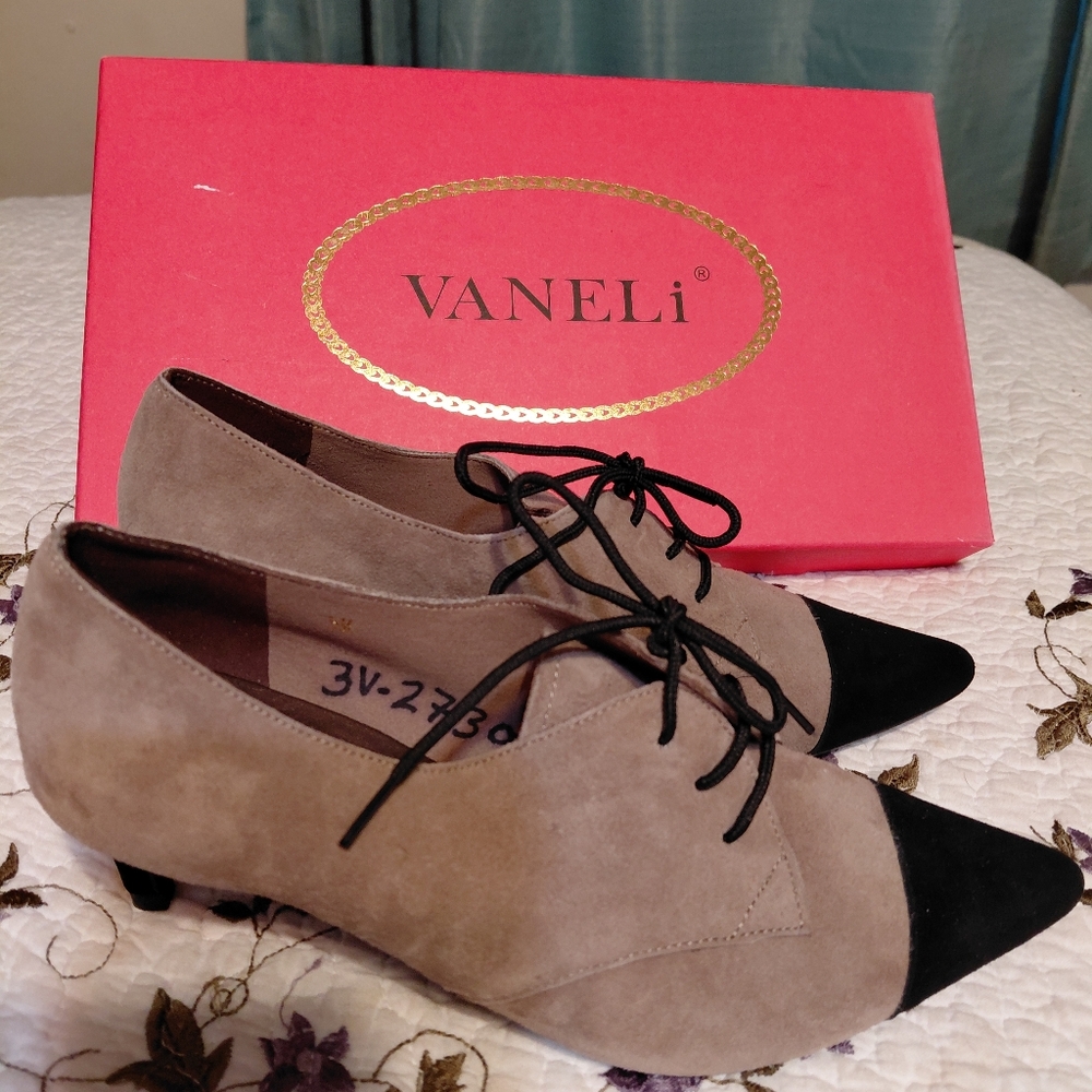 VANELi  Truffle suede  beige black  Size 5M new